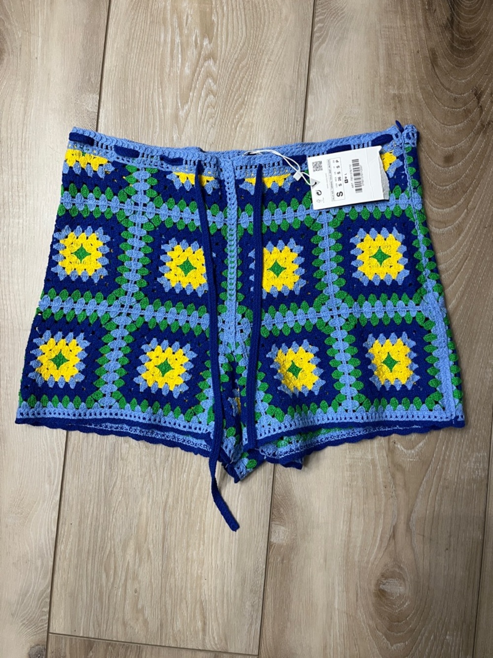 Zara High Waisted Crochet Shorts Blue Yellow Green Size Small NEW - Picture 2 of 9